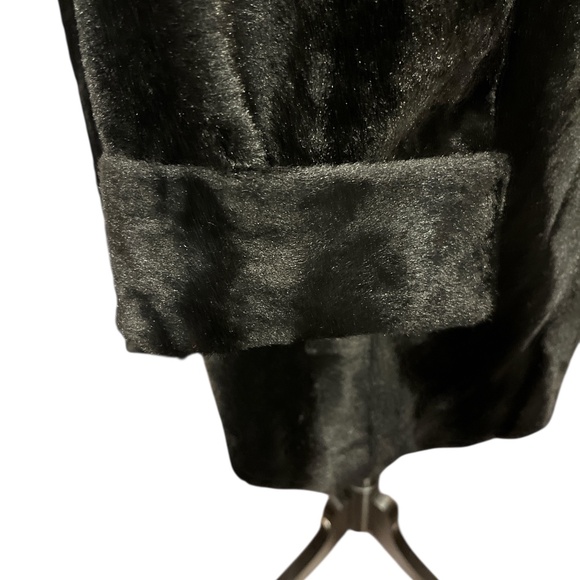 Elegant Black Teddy Jacket - Picture 6 of 9